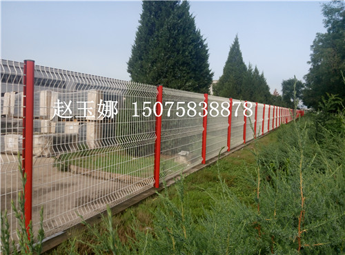 桃型柱護(hù)欄網(wǎng)，熔堅固美觀于一身的護(hù)欄網(wǎng)產(chǎn)品
