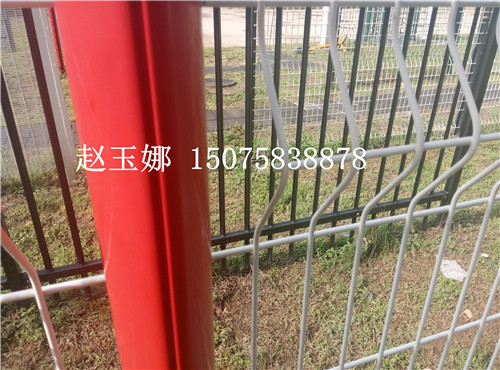 桃型柱護(hù)欄網(wǎng)，熔堅固美觀于一身的護(hù)欄網(wǎng)產(chǎn)品