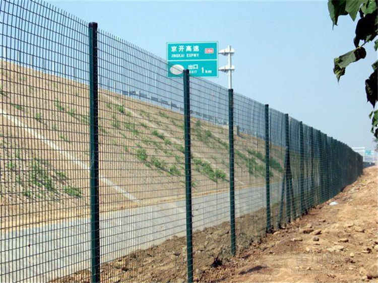公路護(hù)欄網(wǎng)用處及運(yùn)用規(guī)模