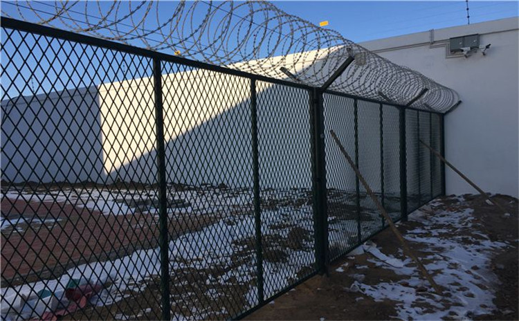 看守所、拘留所安裝防攀爬金屬隔離網(wǎng)時的注意事項