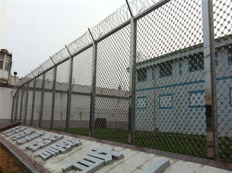看守所、拘留所安裝防攀爬金屬隔離網(wǎng)時的注意事項